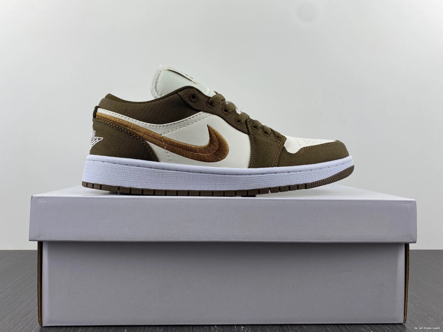 Low Jordan Olive (W) 1 DV0426-301 Light - SE 0910